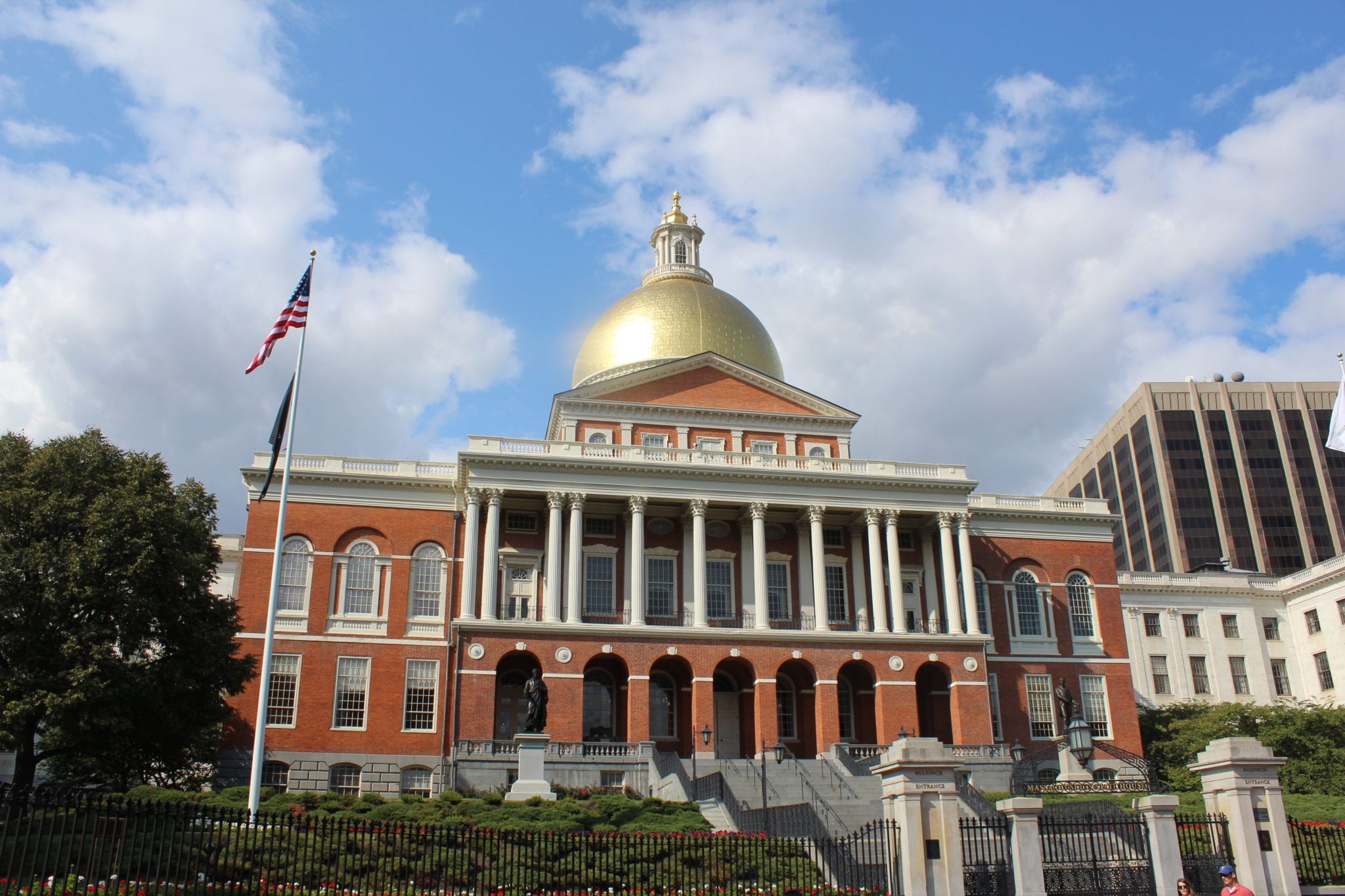https://commons.wikimedia.org/wiki/File:Massachusetts_state_house.jpg